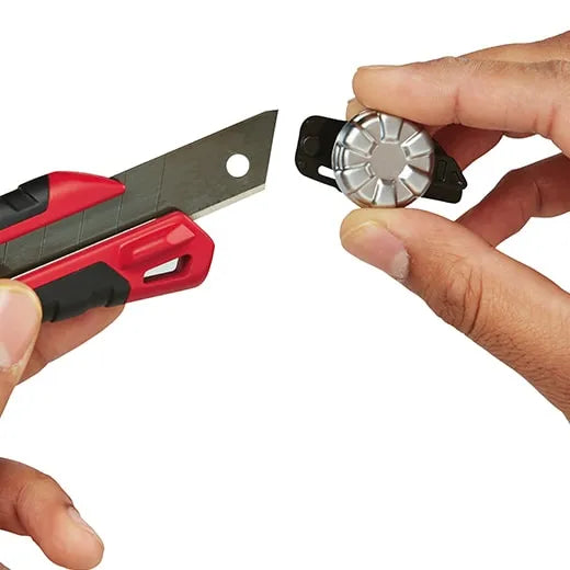 Navaja 18 mm con bloqueo metálico y cuchilla para cortes de precision
