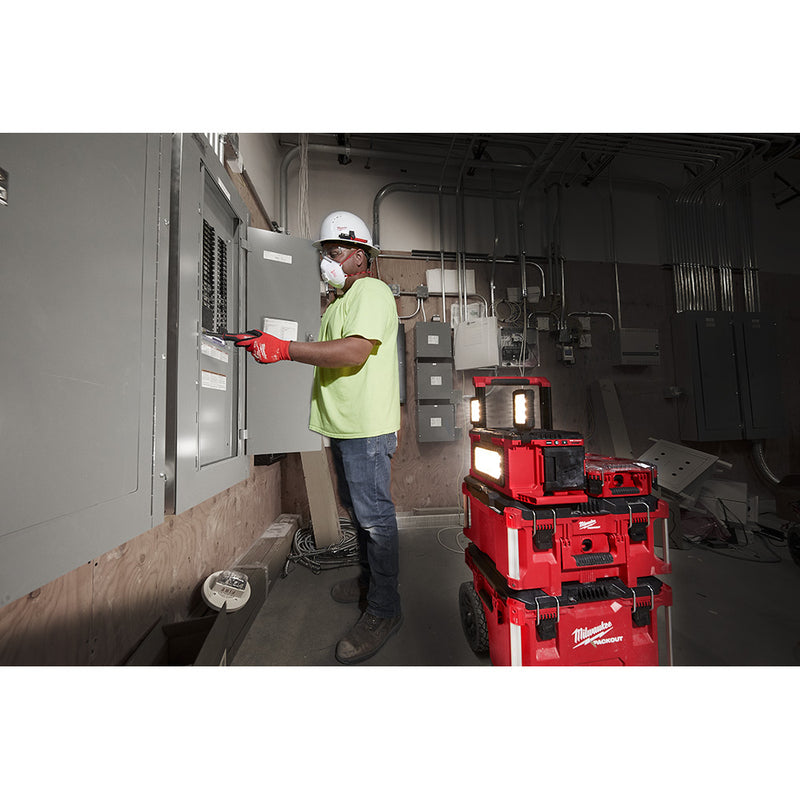 Caja de Herramientas PACKOUT™ con Luz/Cargador M18™  2357-20