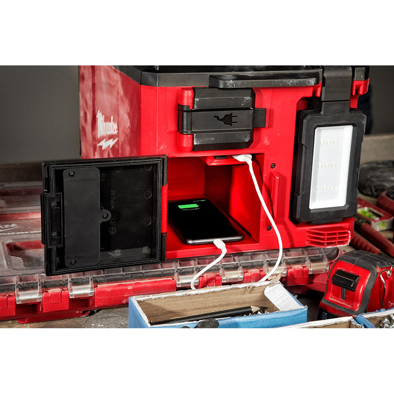 Caja de Herramientas PACKOUT™ con Luz/Cargador M18™  2357-20