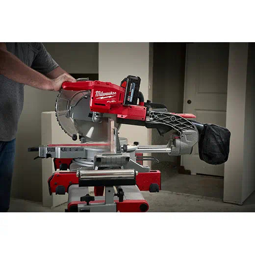 Sierra ingletadora compuesta deslizante de doble bisel M18 FUEL™ de 10" (2734-21)